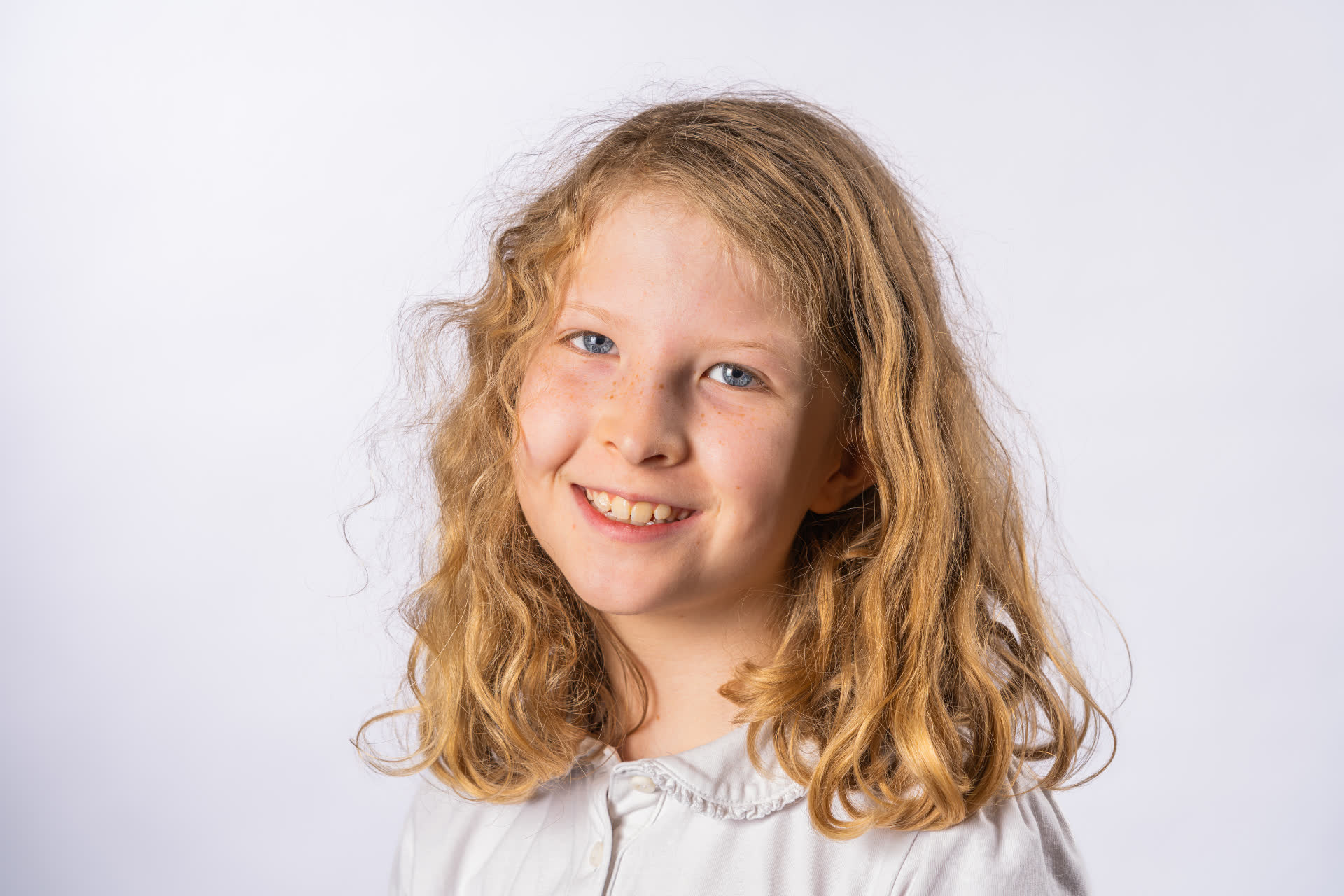 Individual school portrait - girl with wavy blonde hair